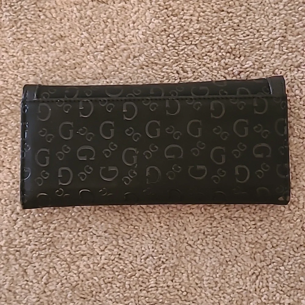 NWOT Guess Black Trifold Wallet